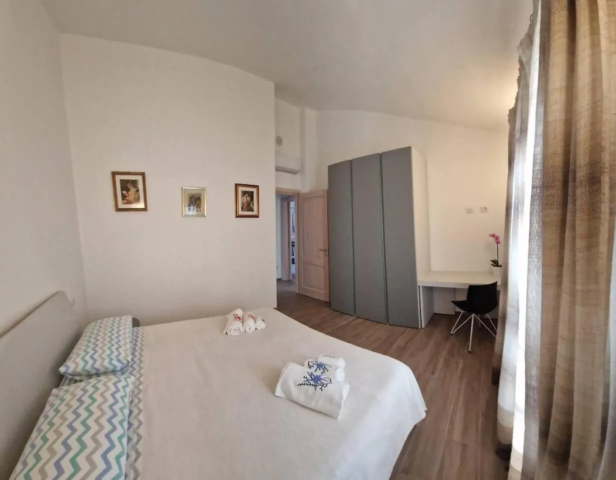 Casa Regina Elegante In Centro Lejlighed Palau Italien